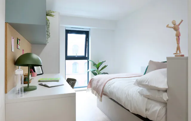 Silver Plus En suite room image 1