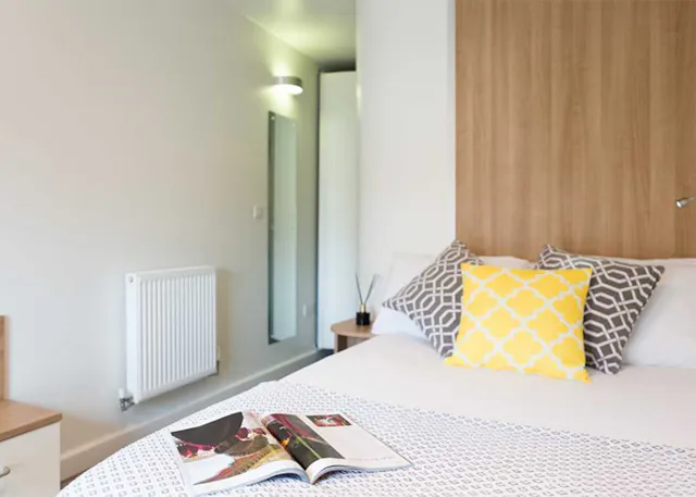 Bronze En suite Mid Level room image 1