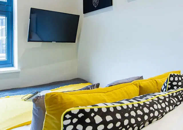 Silver Studio room image 2