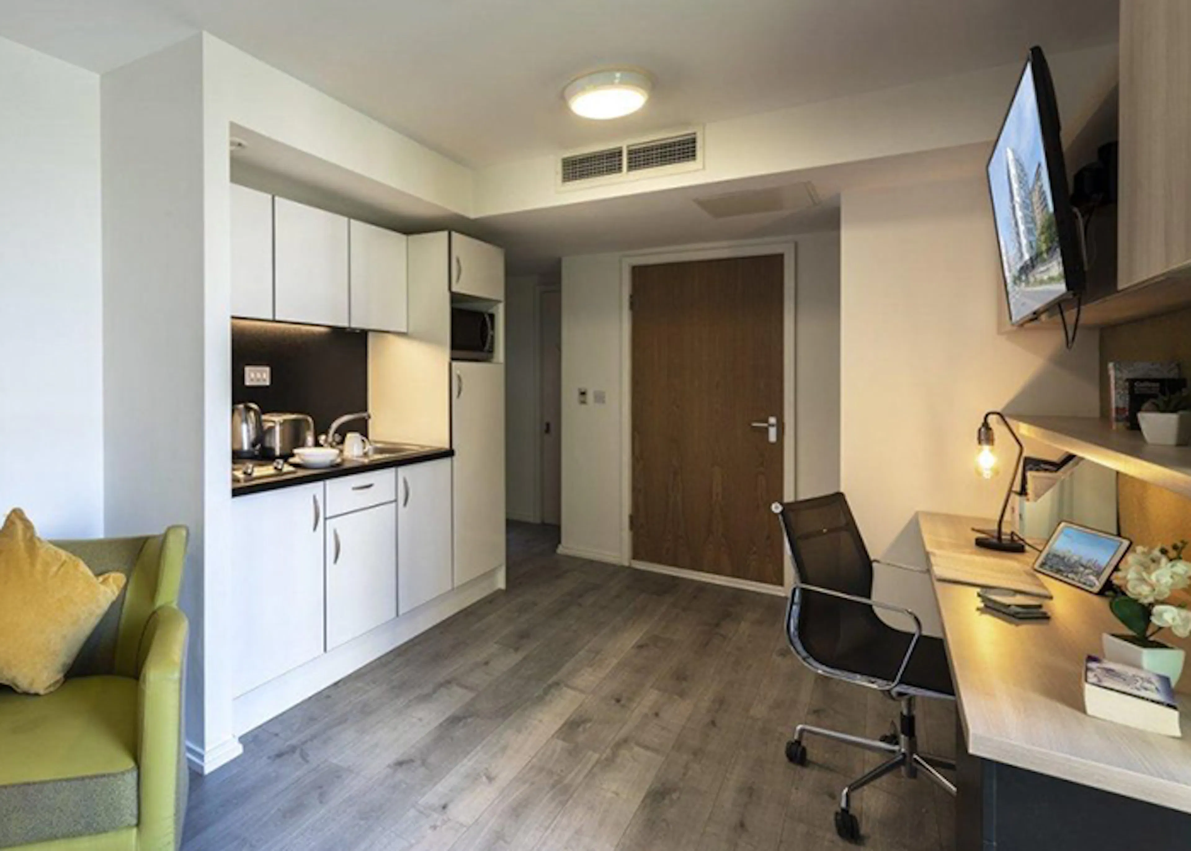 Bronze Studio ROOM 2