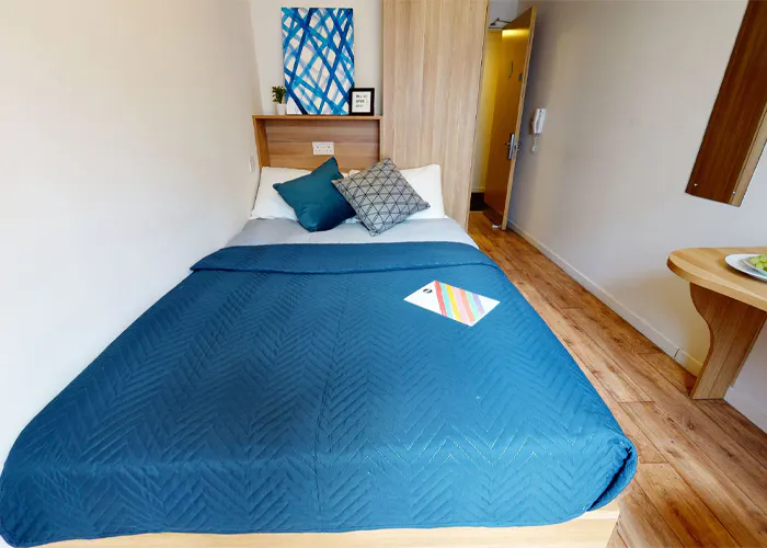 londonist-iq-sterling-court-london-Bronze Ensuite