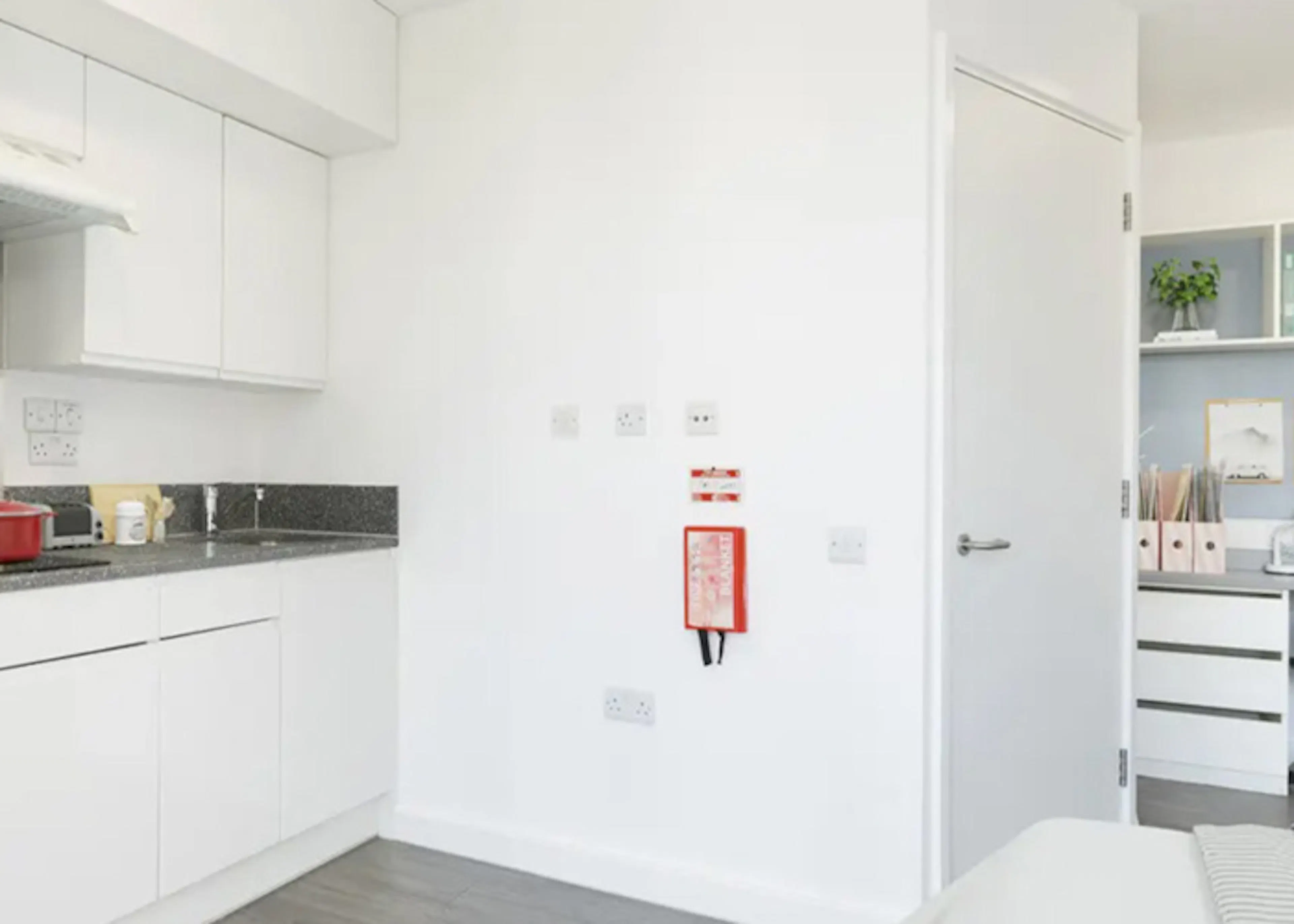 Silver Studio Private (Mid Level,Standard View) KITCHEN 1