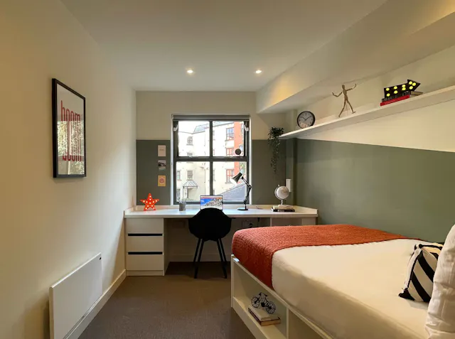 Premium 1 Plus En-suite room image 1