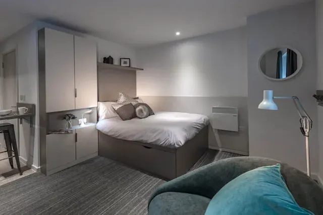 Platinum Studio room image 1