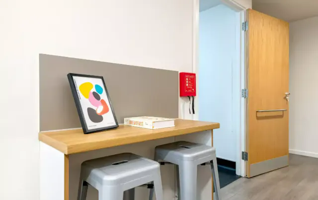 Platinum Studio room image 7