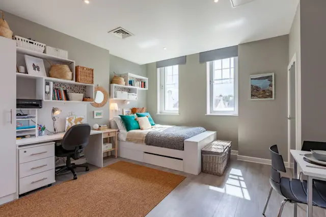 Platinum Studio room image 1