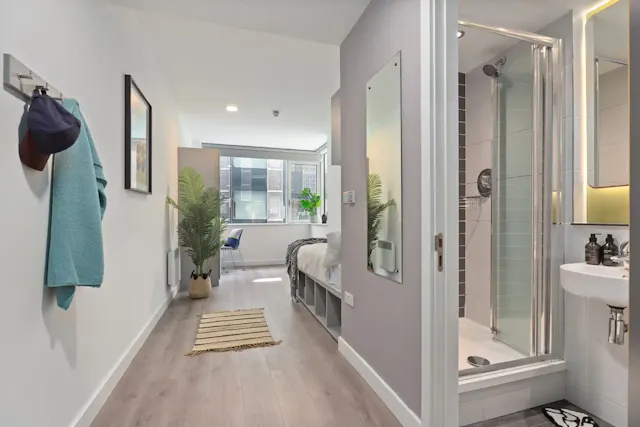 Premium En-suite room image 2