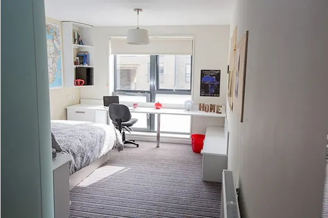 Premium En-suite room image 1