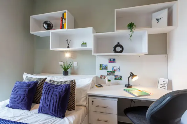 Premium Ensuite room image 1