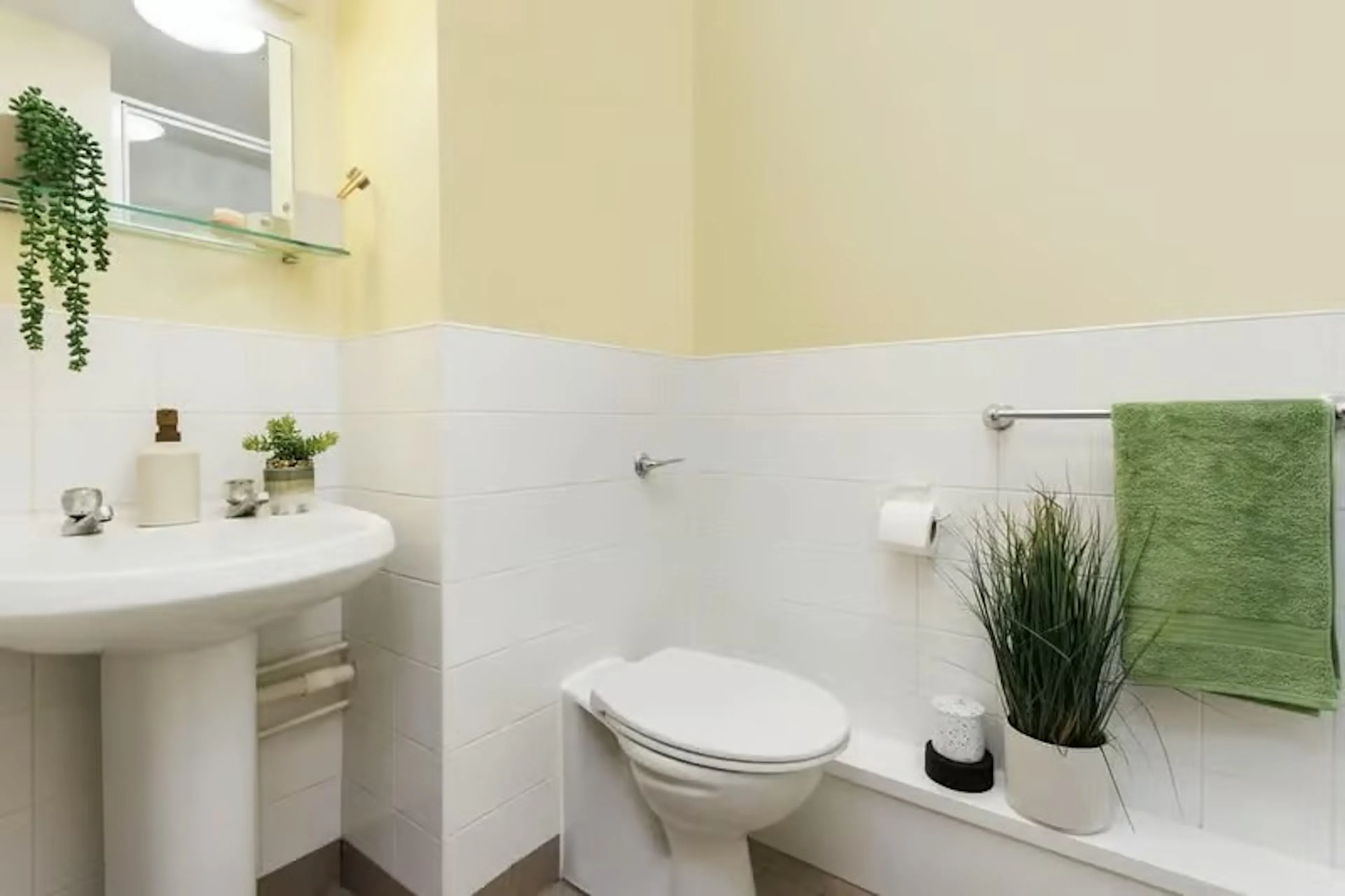 Premium Ensuite BATHROOM 3