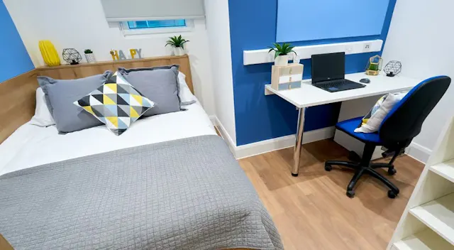Premium Ensuite room image 1