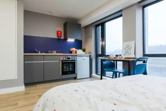 Premium Riverview Studio