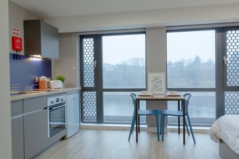 Premium Riverview Studio