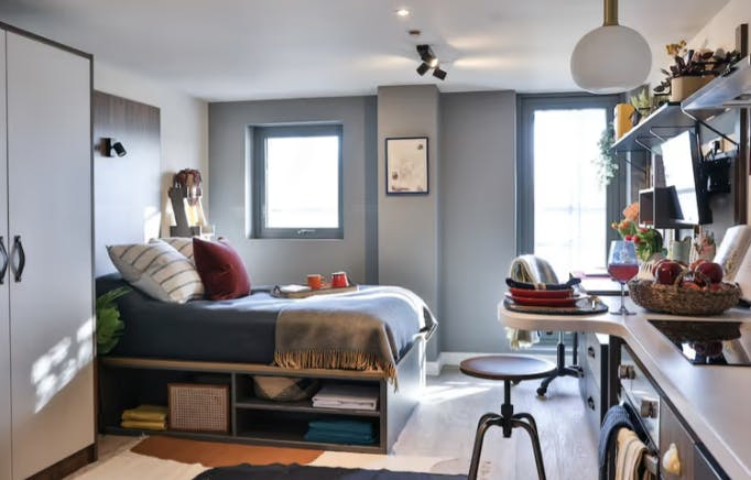 Premium Bigger Studio