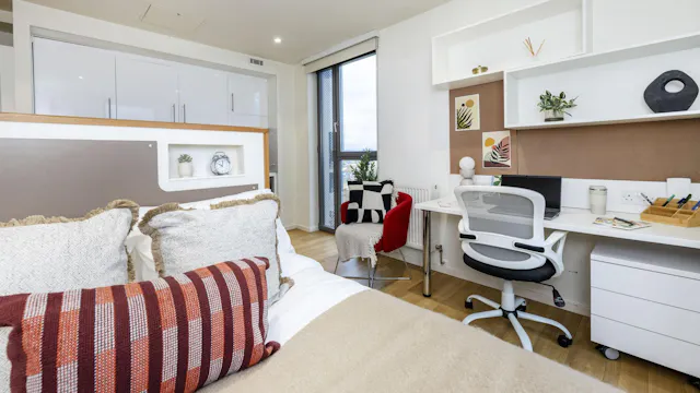 Premium Studio - Upper Level room image 1