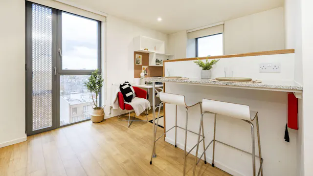 Premium Studio - Upper Level room image 2