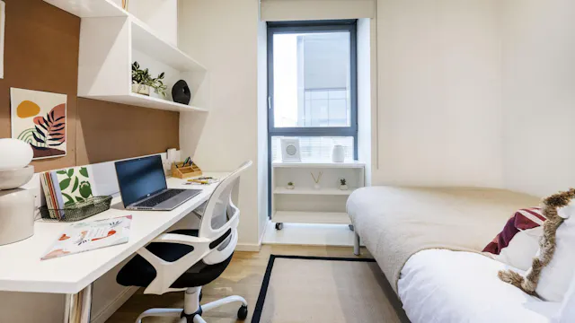 Premium Studio - Upper Level room image 6