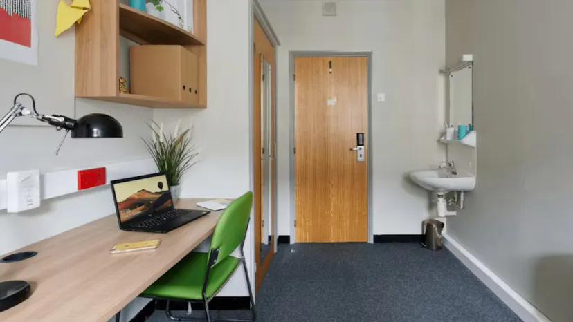 Property video thumbnail 1