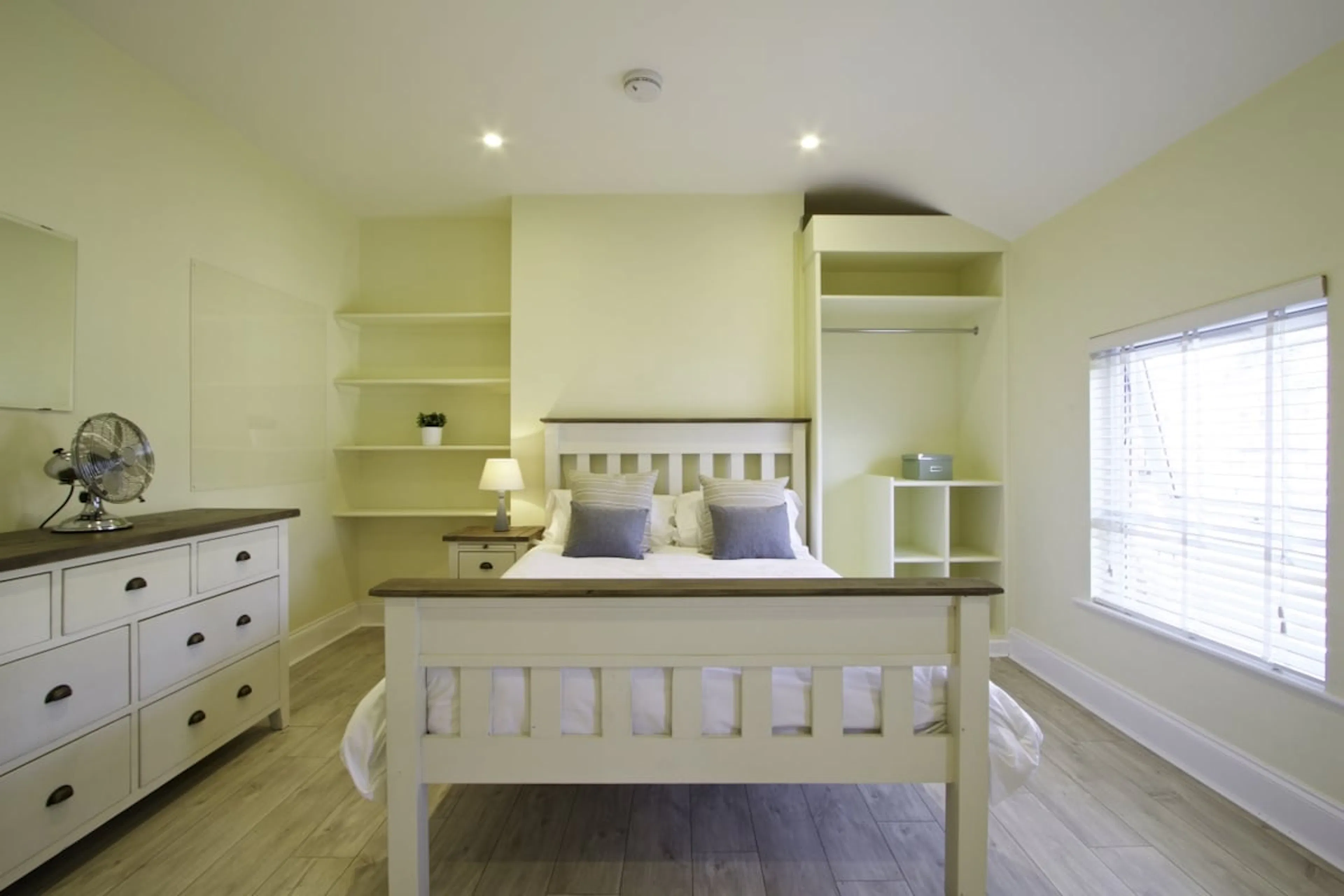 5 Bedroom Apartment ROOM 4