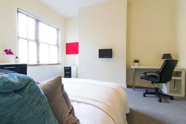 Flat 3, 6 Bedroom Apartment room image 2
