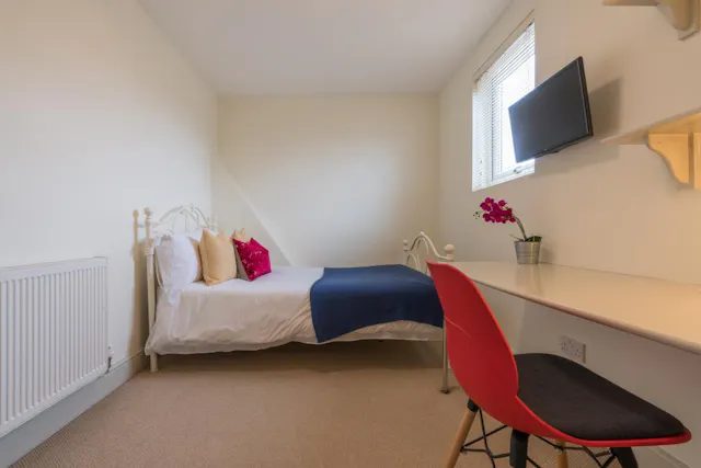 4 Bed Apartment room image 6