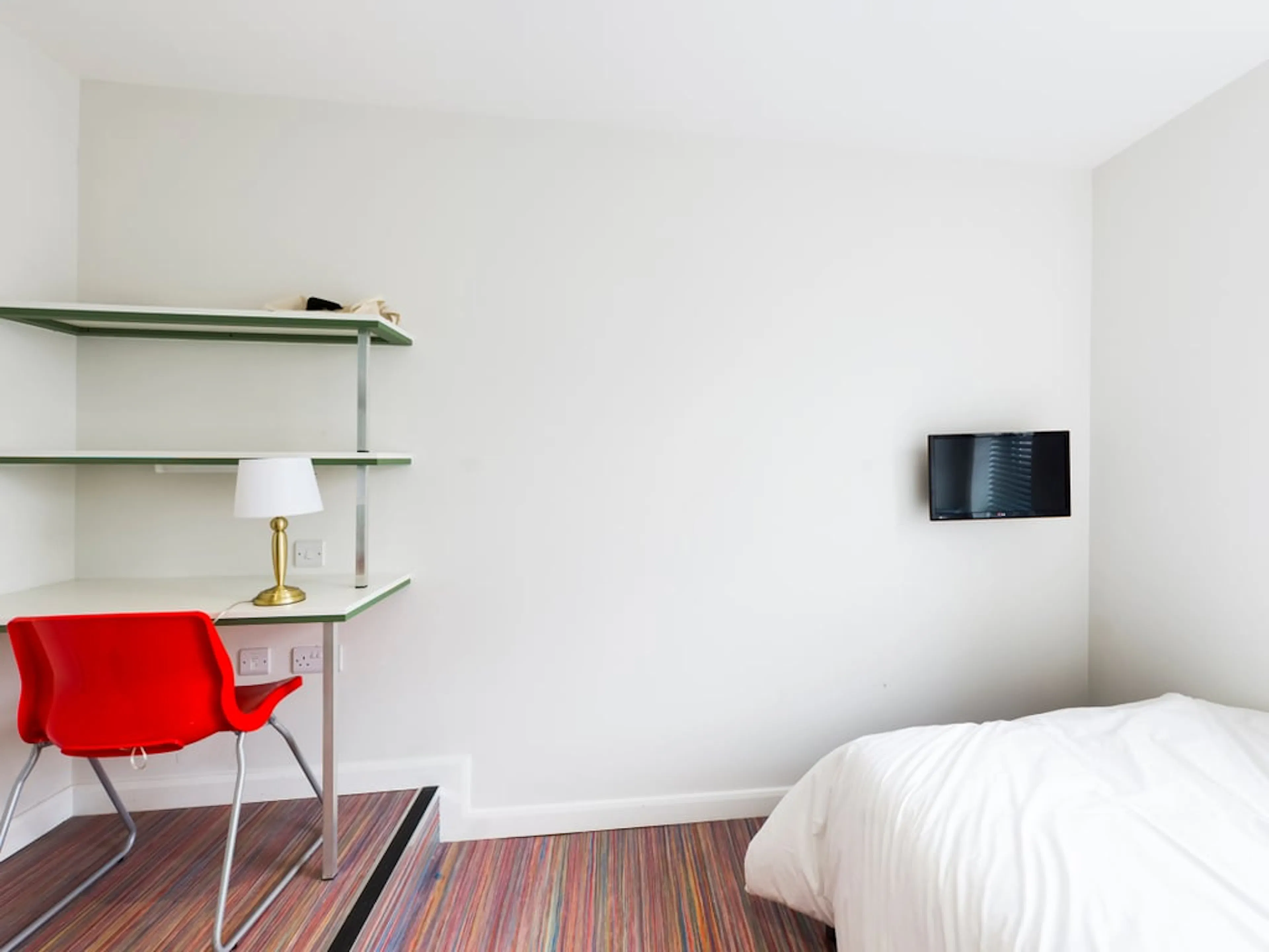 5 Bedroom Apartment ROOM 1