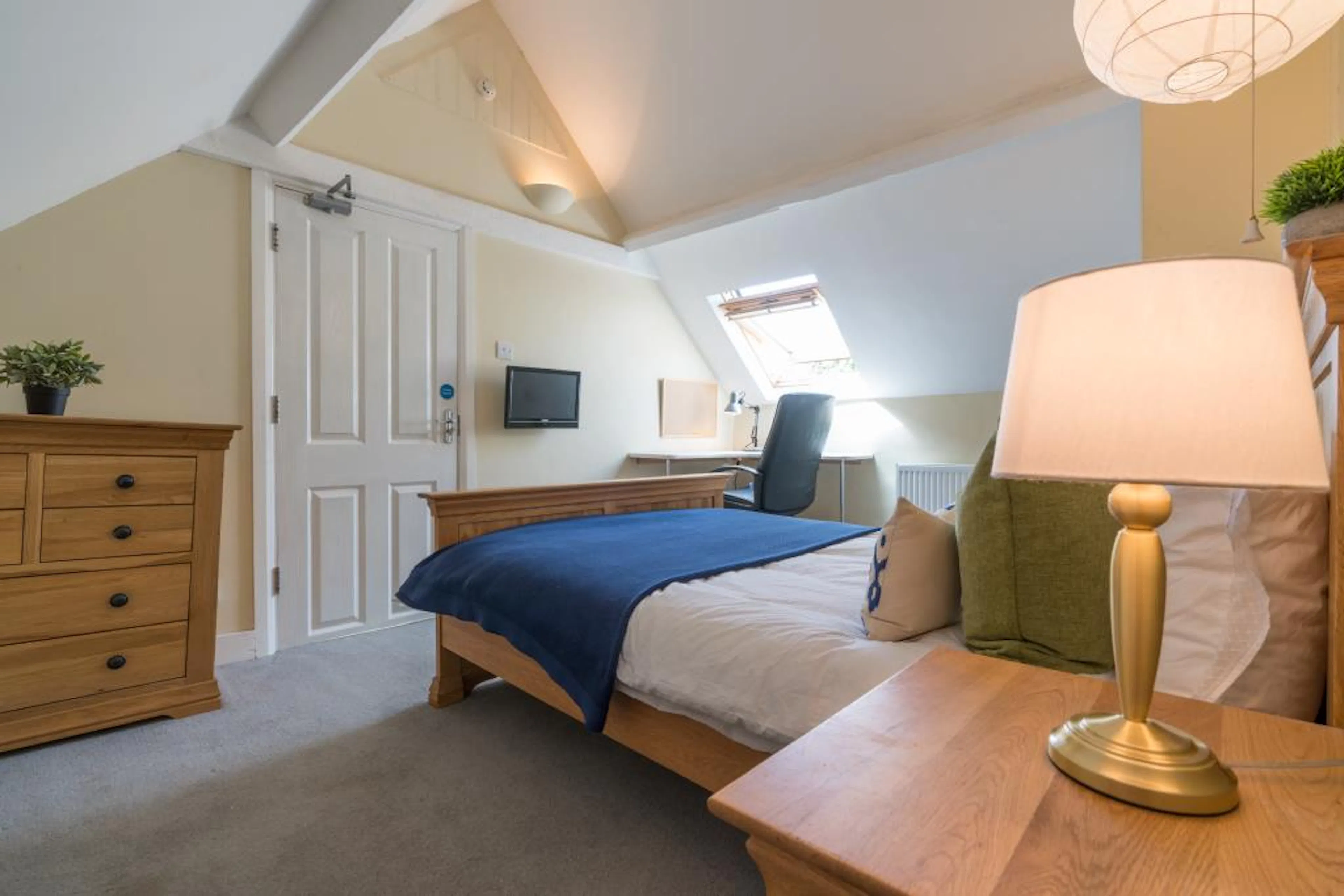 4 Bedroom Apartment ROOM 1