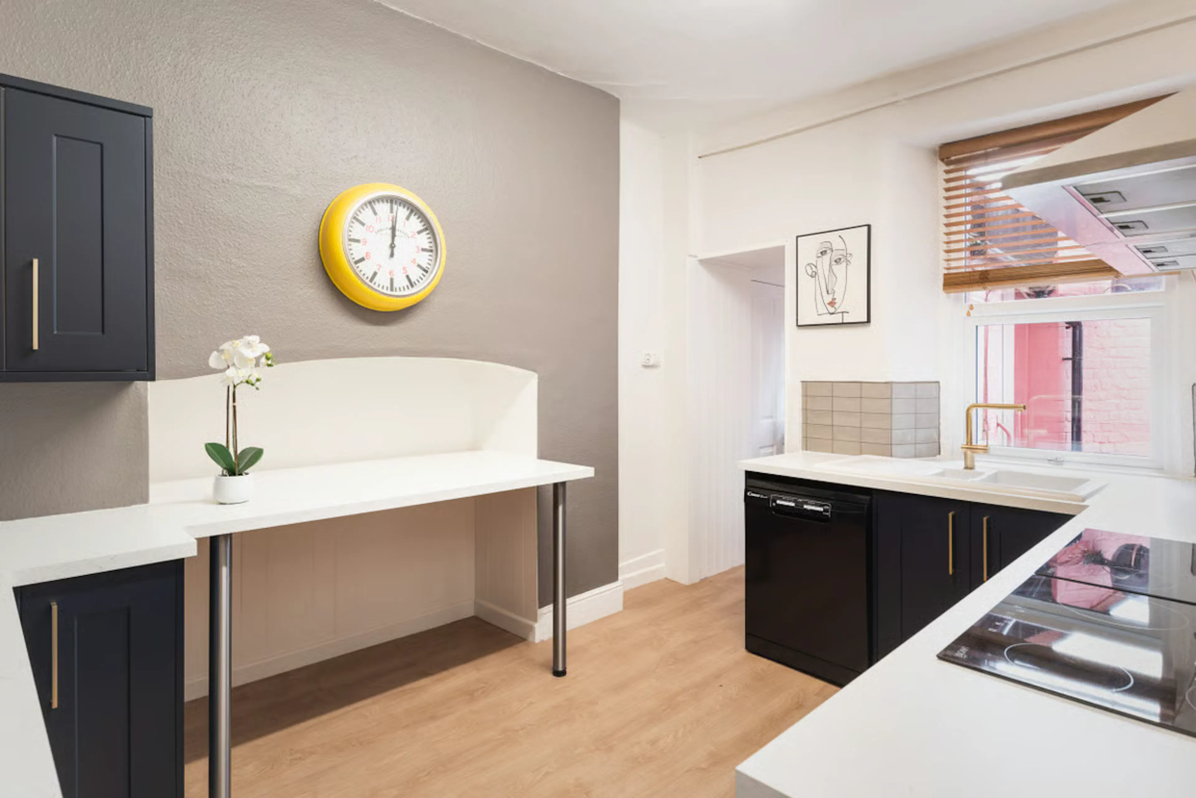 8 Bedroom Apartment KITCHEN 3
