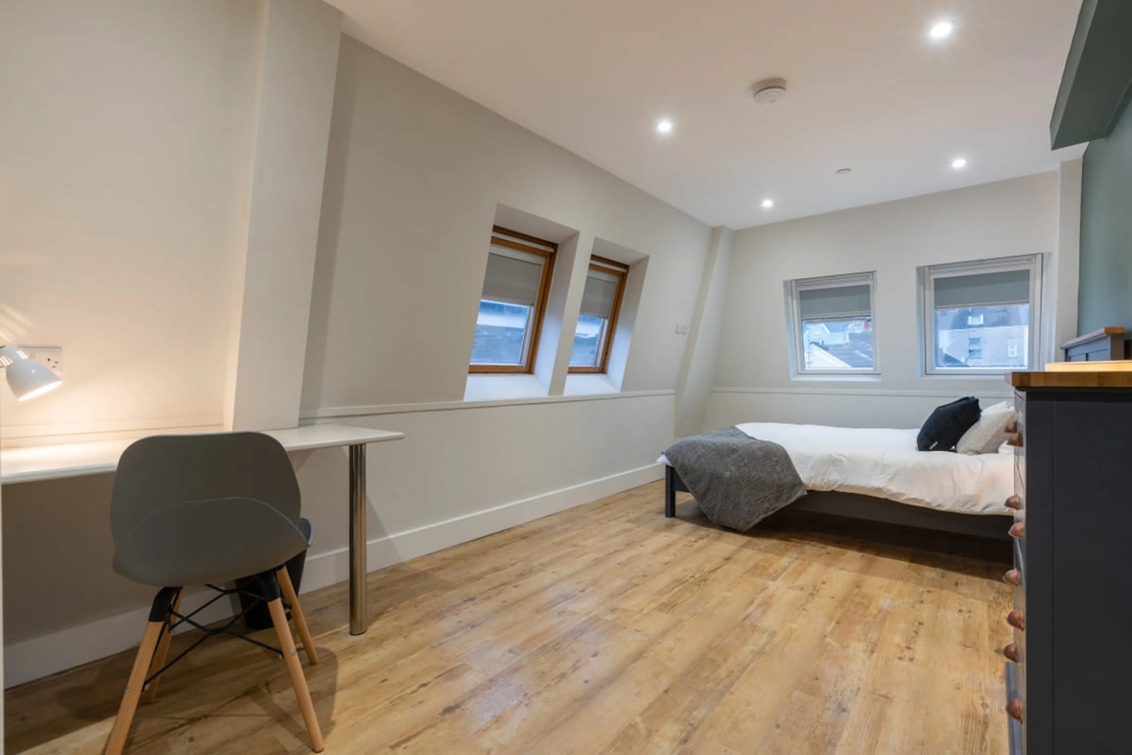 6 Bedroom Apartment, Flat 2 ROOM 3