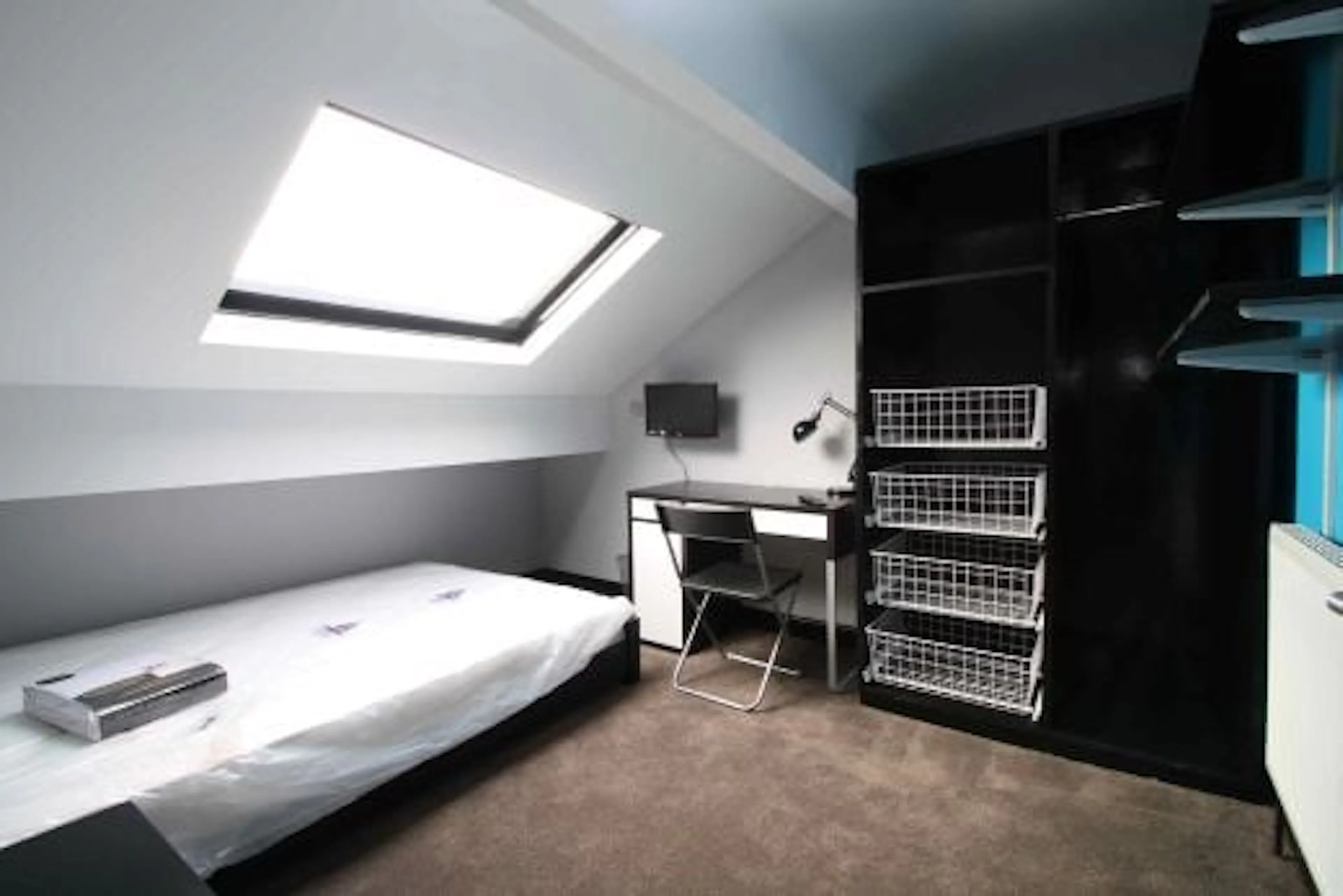 5 Bedroom Apartment ROOM 3