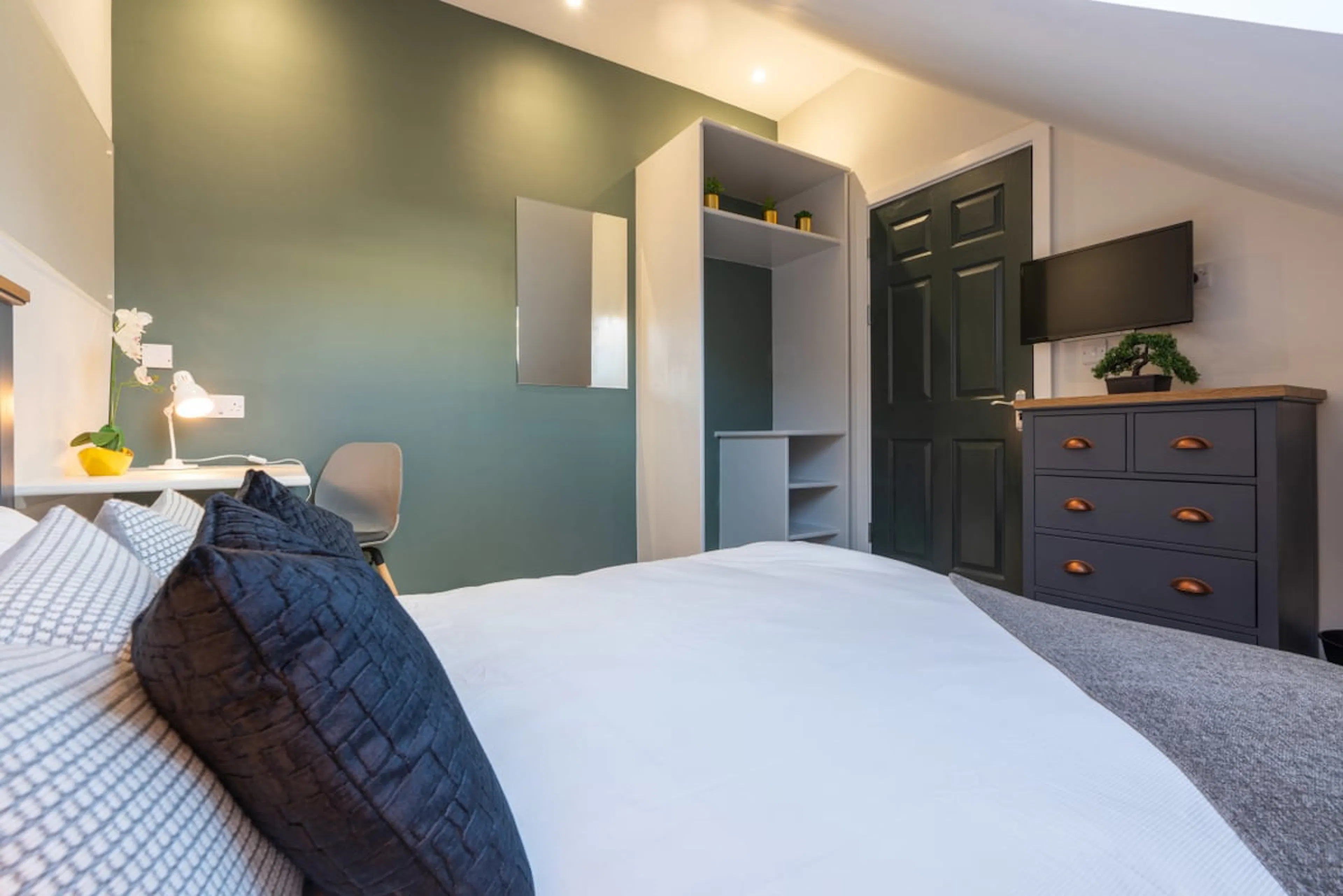 7 Bedroom Apartment, Flat 1 ROOM 4