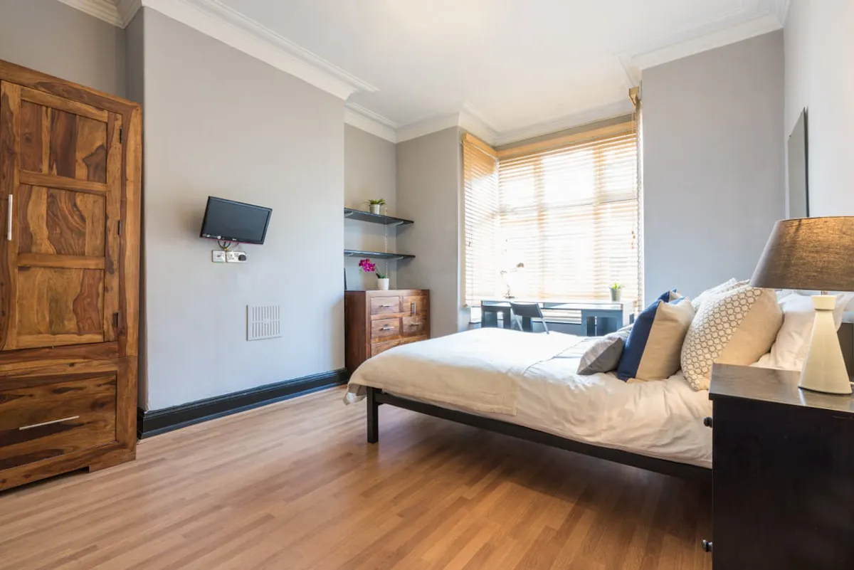 5 Bedroom Apartment ROOM