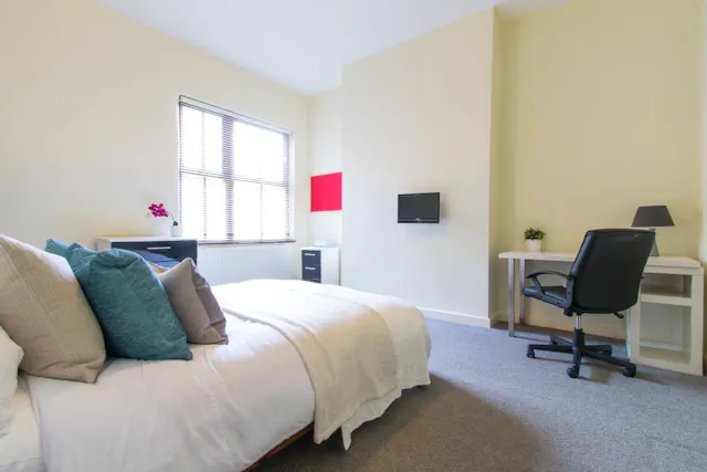 Flat 3, 6 Bedroom Apartment room image 1
