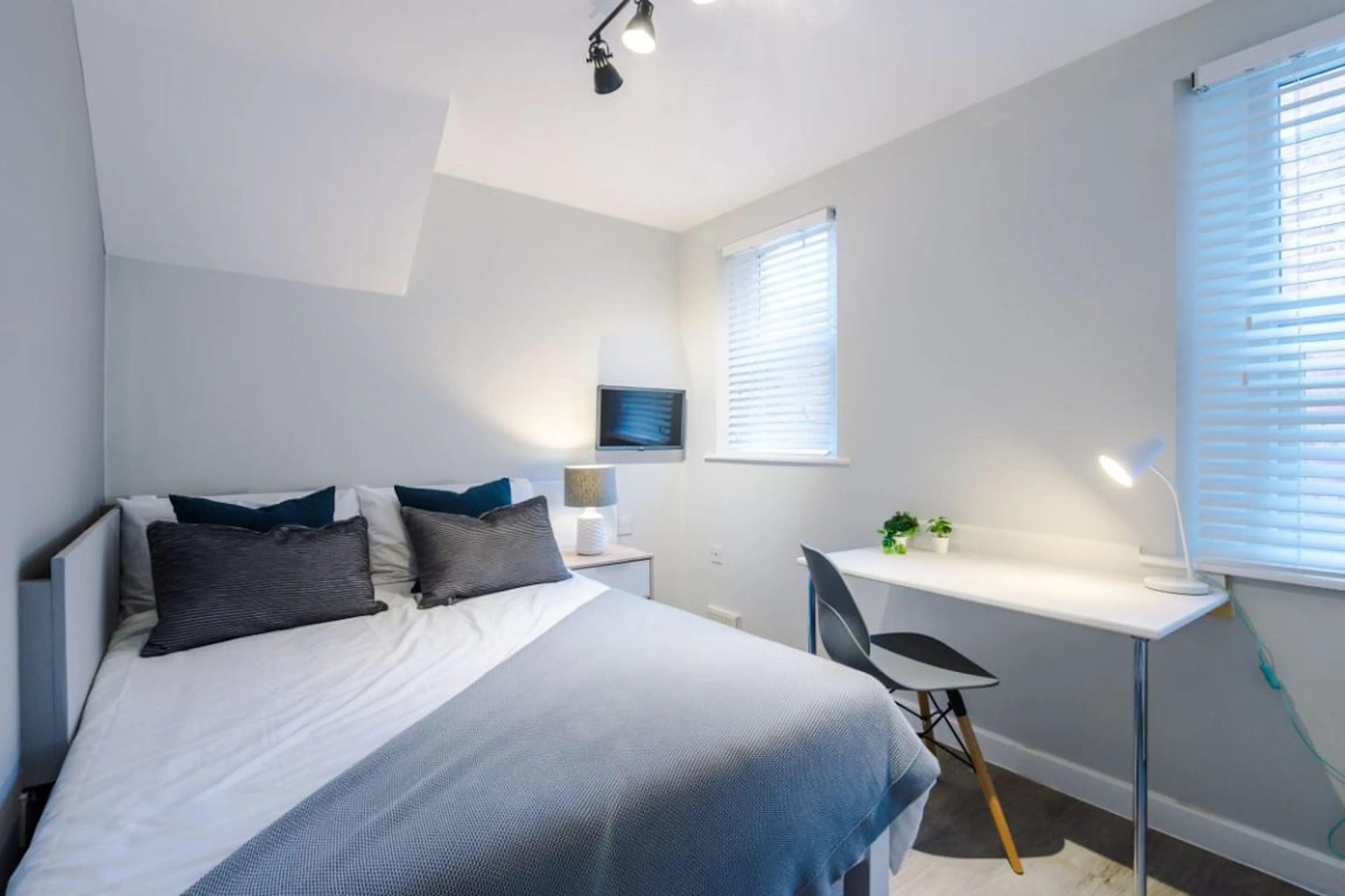 ROOM ROOM 4