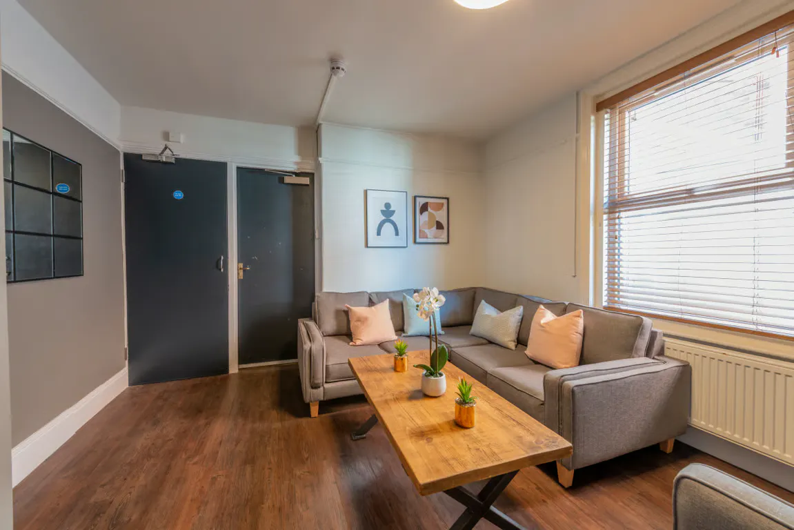 7 Bedroom Apartment ROOM