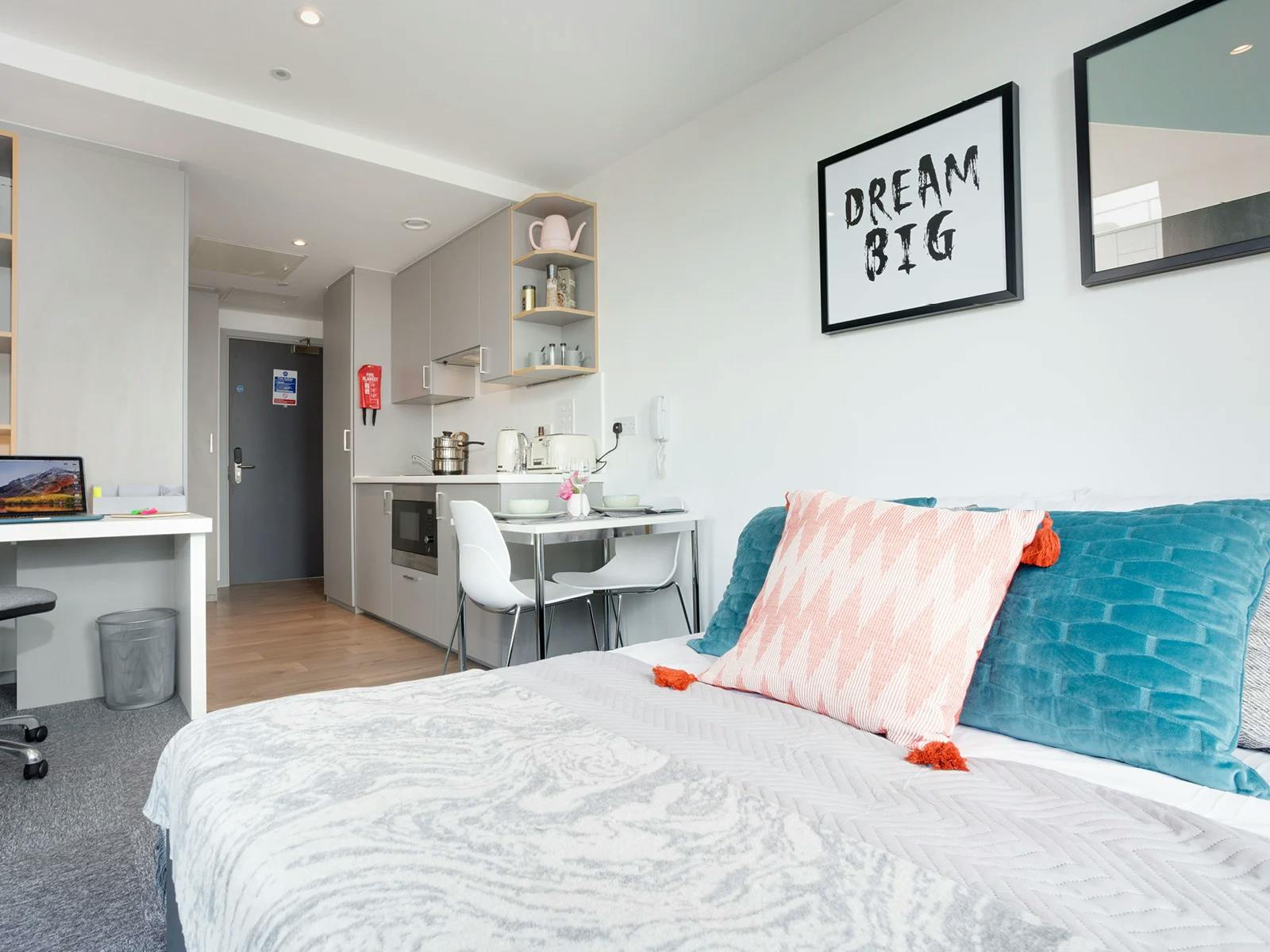 queen-street-studios-exeter-Standard Plus Studio