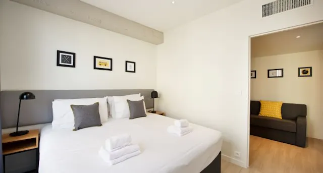 Studio Apartments room image 6