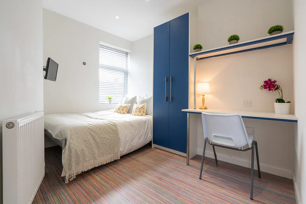 6 Bedroom Apartment ROOM