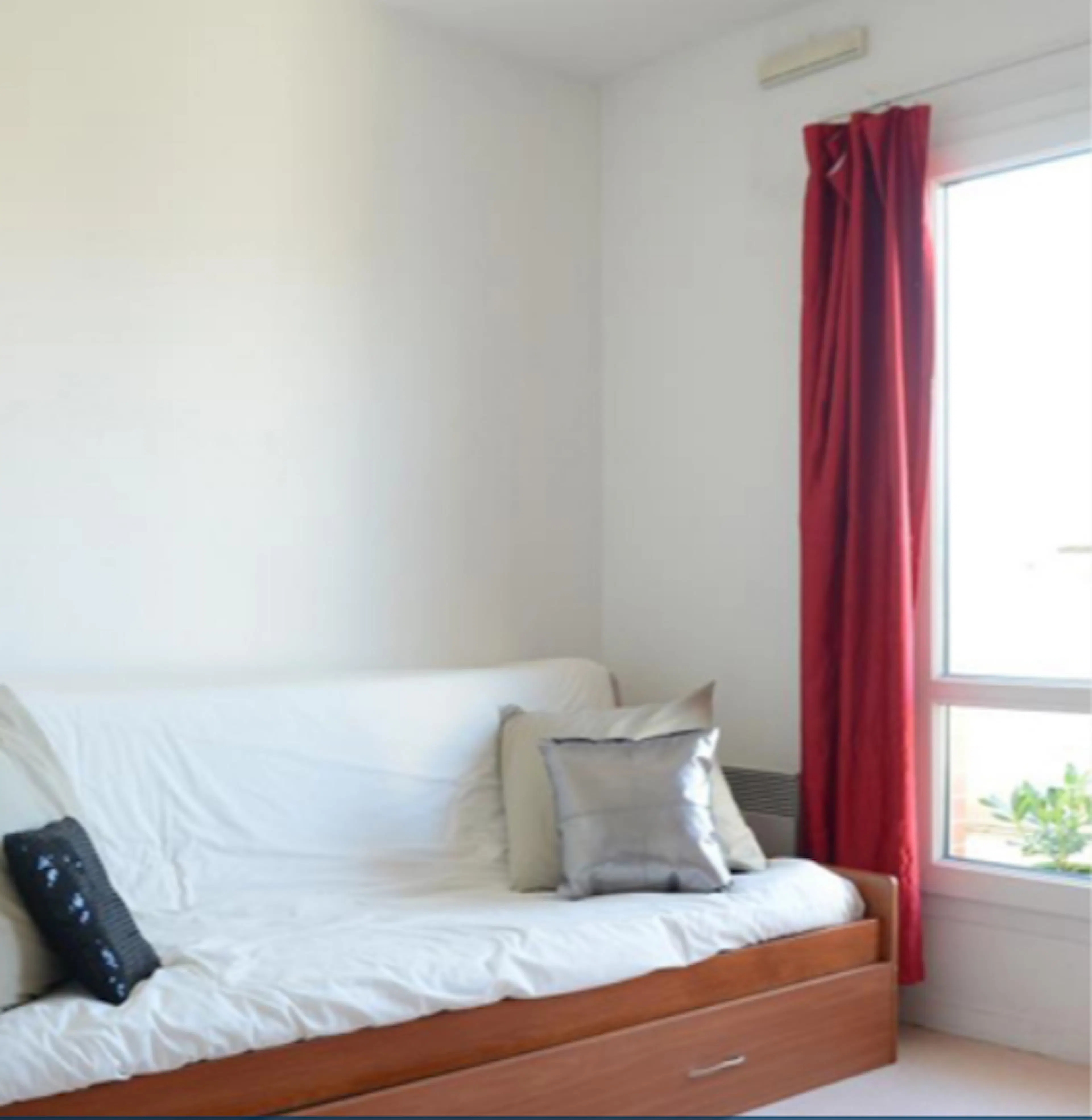 ROOM ROOM 1
