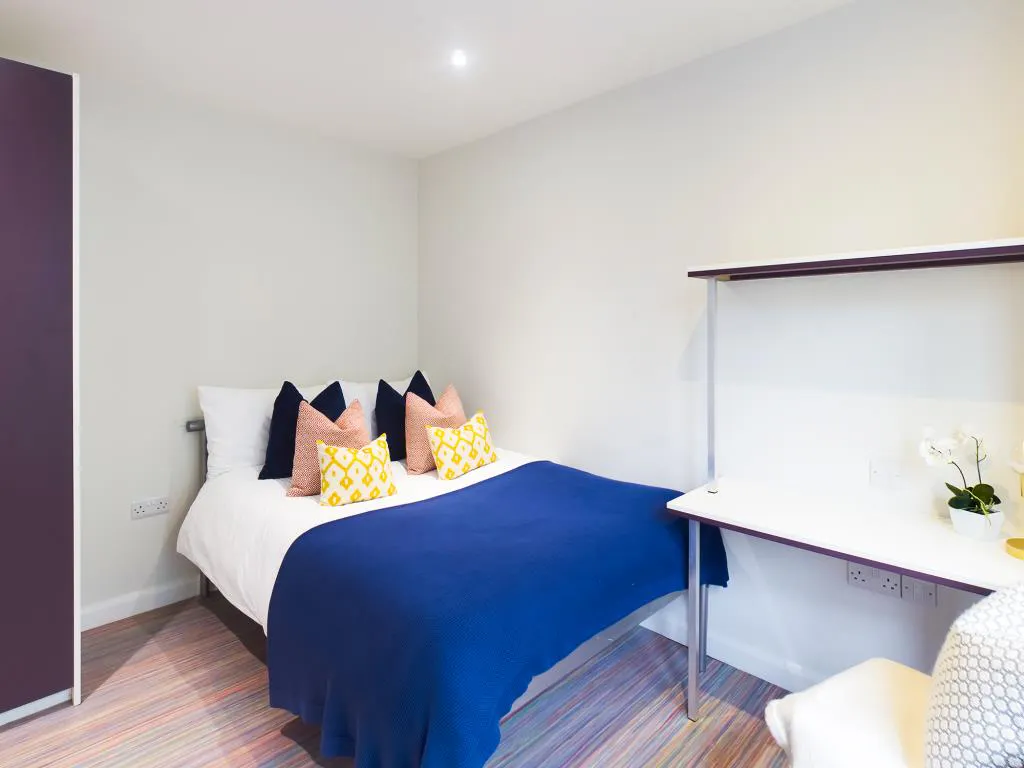 ROOM ROOM
