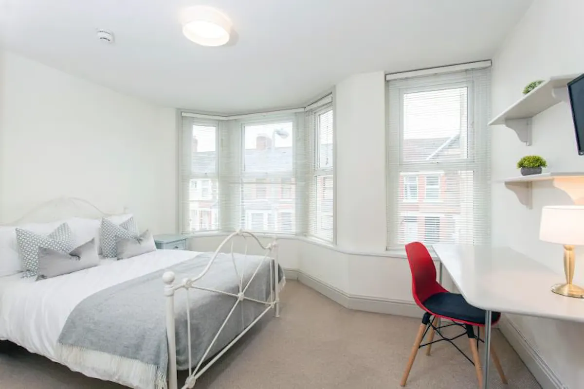 6 Bedroom Apartment ROOM