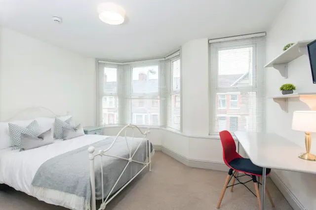 6 Bedroom Apartment room image 1