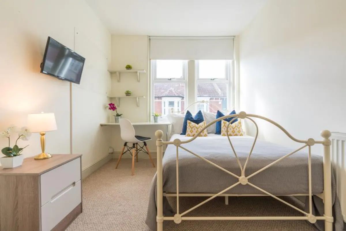 7 Bedroom Apartment ROOM