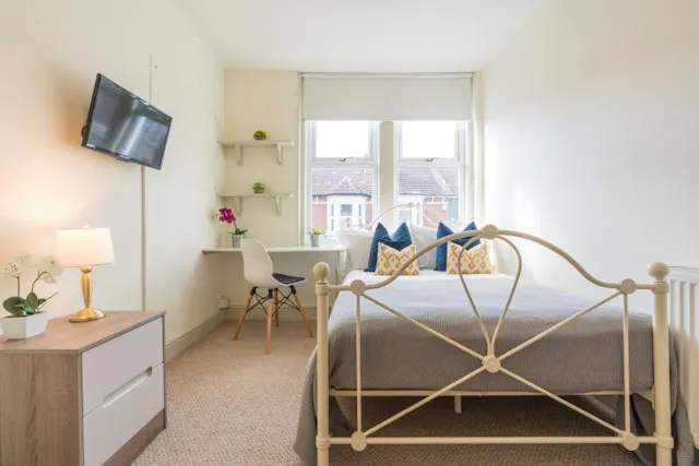 7 Bedroom Apartment room image 1