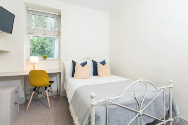 6 Bedroom Apartment room image 1