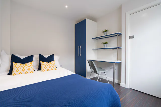 4 Bed Apartment room image 1