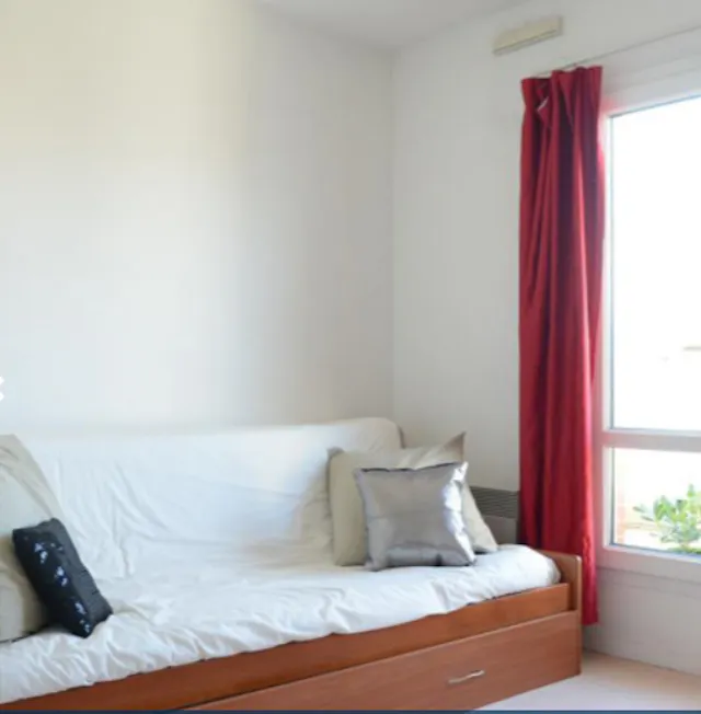 Studio room image 1