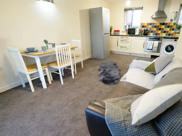4 Bed Apartment room image 7