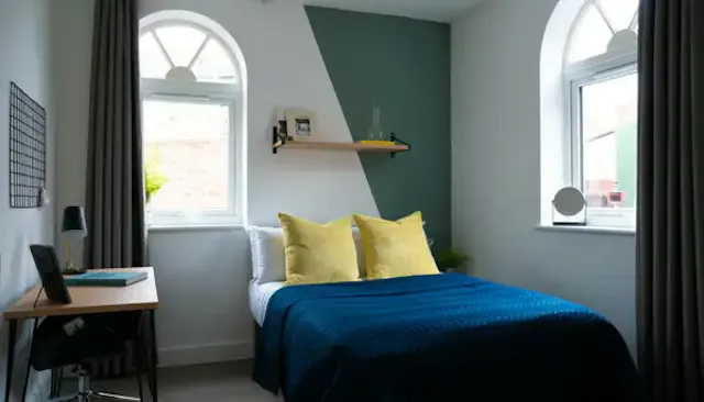8 Bed House room image 2