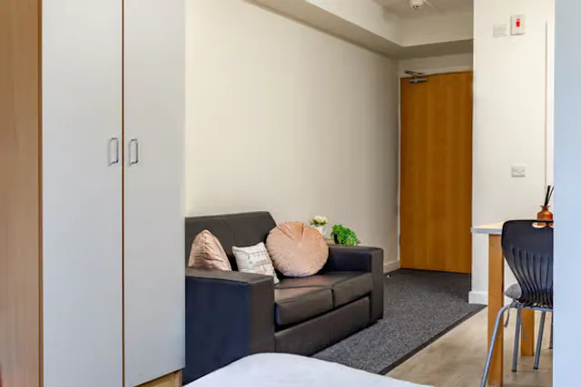 Studio room image 2